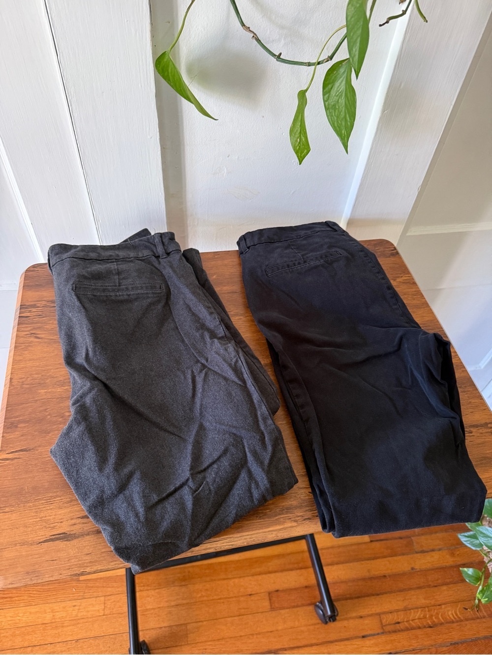 Old Navy women size 10 (2) pair pixie skinny Pants in Black and Charcoal